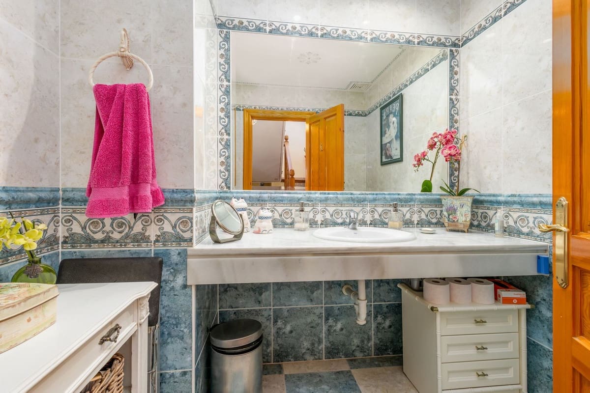 4 bedroom Villa for sale in Coin with pool garage - € 645,000 (Ref: 9860699)