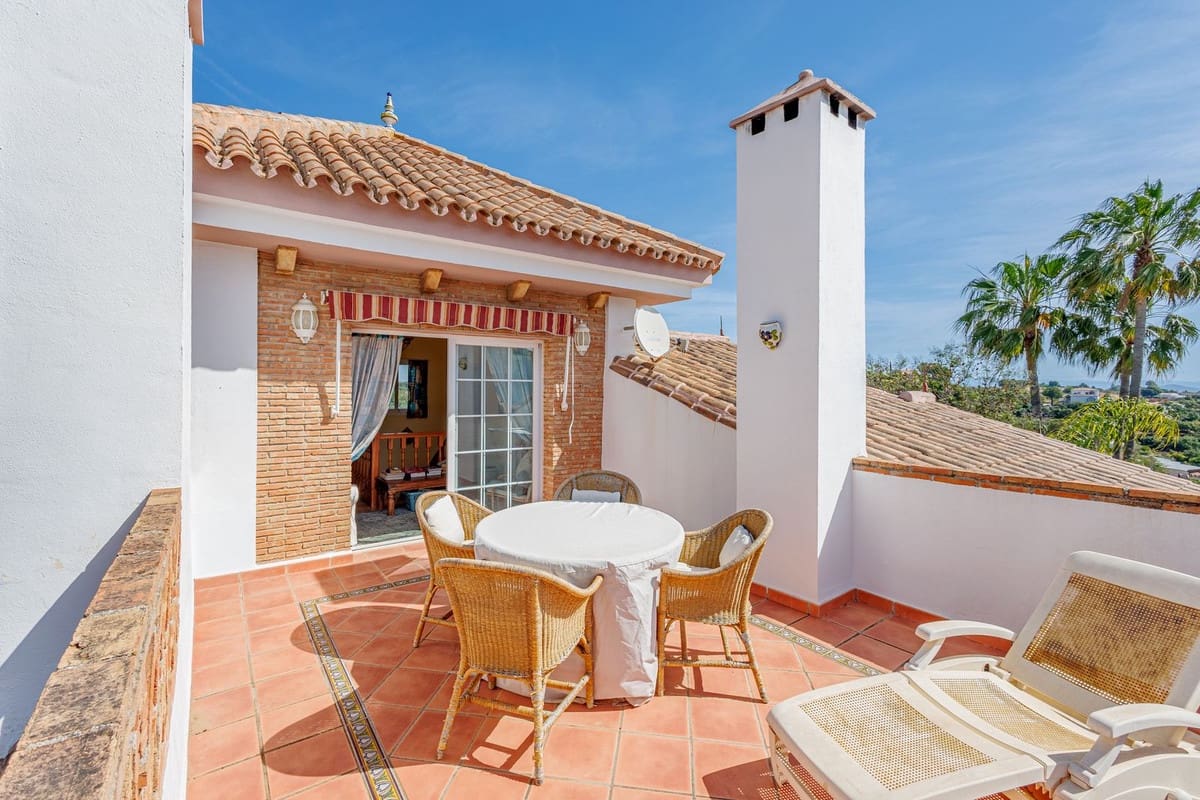 4 bedroom Villa for sale in Coin with pool garage - € 645,000 (Ref: 9860699)