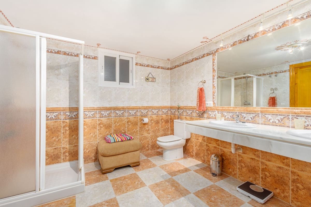 4 bedroom Villa for sale in Coin with pool garage - € 645,000 (Ref: 9860699)