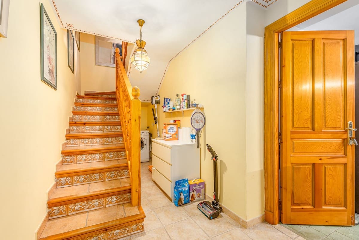4 bedroom Villa for sale in Coin with pool garage - € 645,000 (Ref: 9860699)