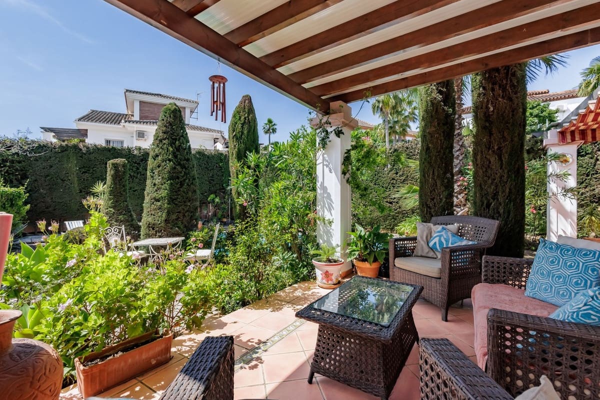 4 bedroom Villa for sale in Coin with pool garage - € 645,000 (Ref: 9860699)