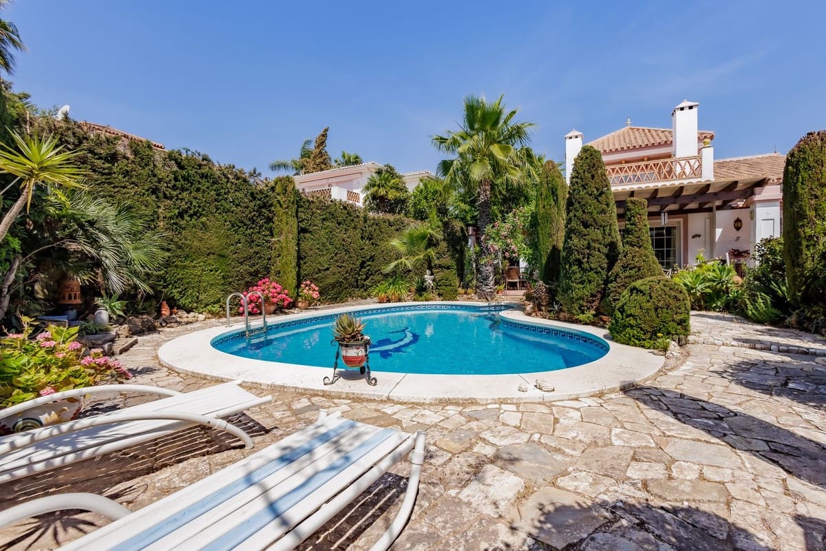 4 bedroom Villa for sale in Coin with pool garage - € 645,000 (Ref: 9860699)