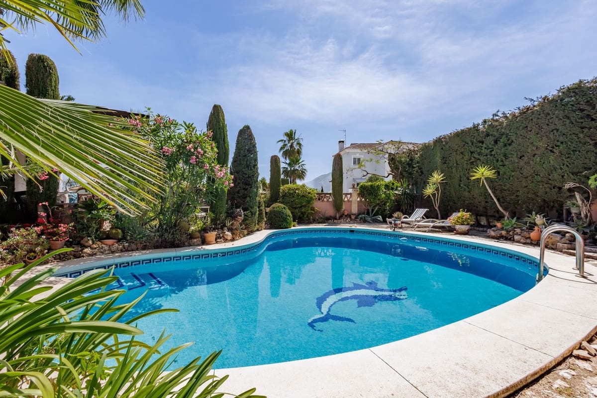4 bedroom Villa for sale in Coin with pool garage - € 645,000 (Ref: 9860699)