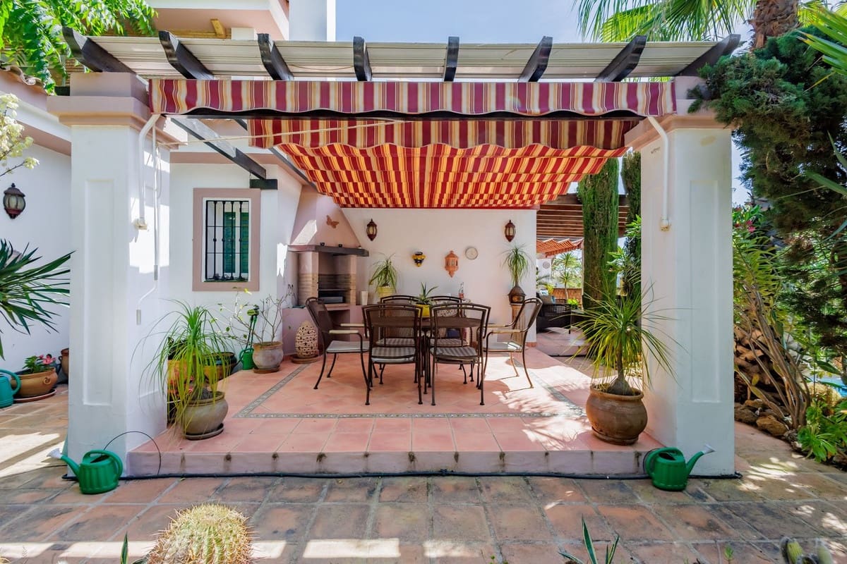 4 bedroom Villa for sale in Coin with pool garage - € 645,000 (Ref: 9860699)