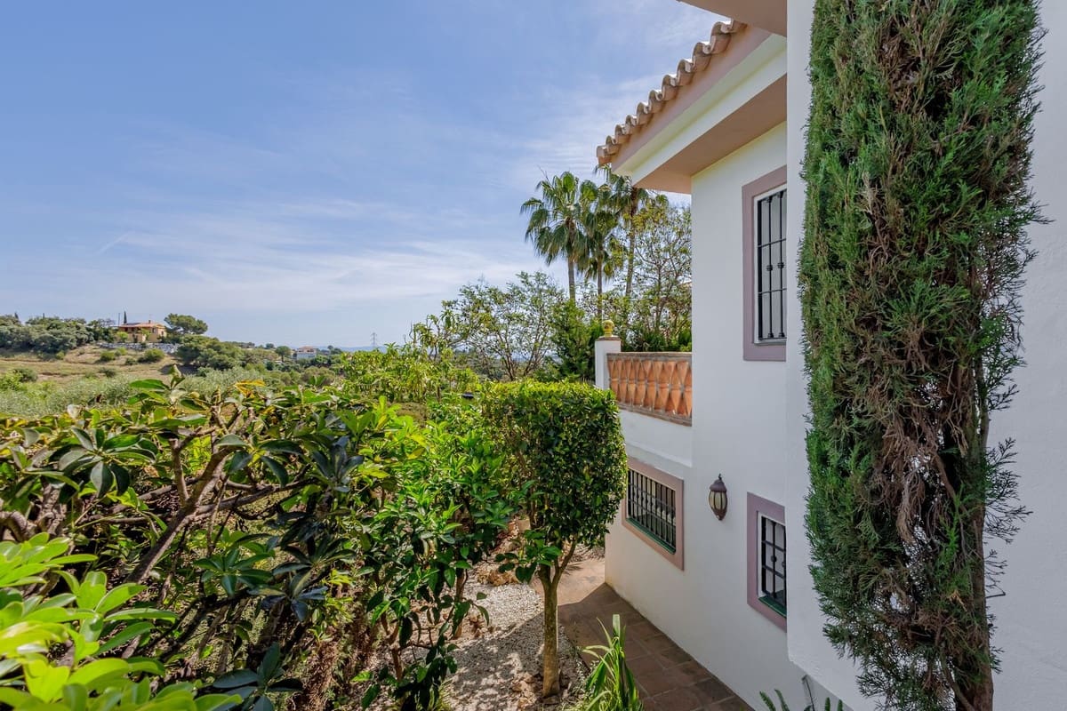 4 bedroom Villa for sale in Coin with pool garage - € 645,000 (Ref: 9860699)