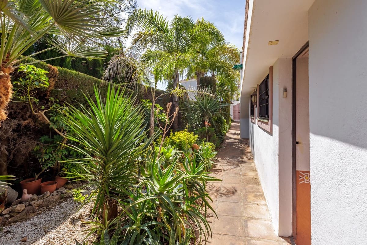 4 bedroom Villa for sale in Coin with pool garage - € 645,000 (Ref: 9860699)