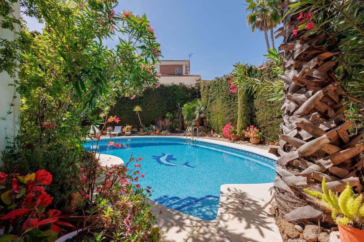 4 bedroom Villa for sale in Coin with pool garage - € 645,000 (Ref: 9860699)