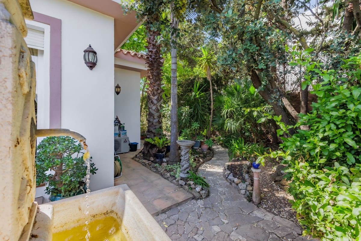 4 bedroom Villa for sale in Coin with pool garage - € 645,000 (Ref: 9860699)