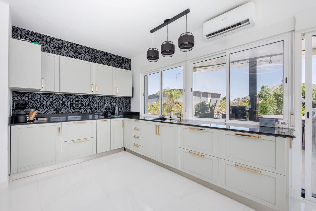 6 bedroom Villa for sale in Coin with pool garage - € 795,000 (Ref: 9861038)