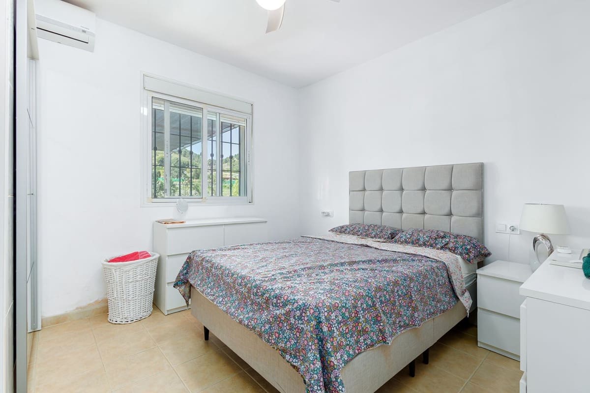 6 bedroom Villa for sale in Coin with pool garage - € 795,000 (Ref: 9861038)