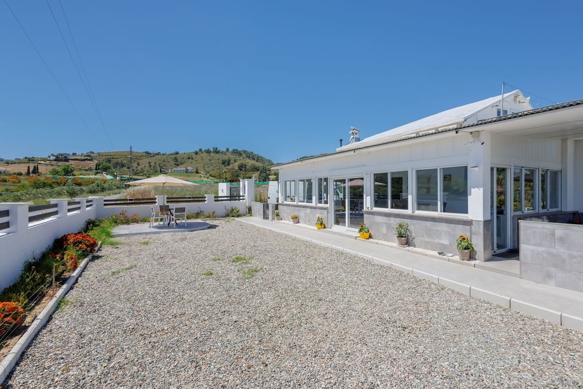 6 bedroom Villa for sale in Coin with pool garage - € 795,000 (Ref: 9861038)