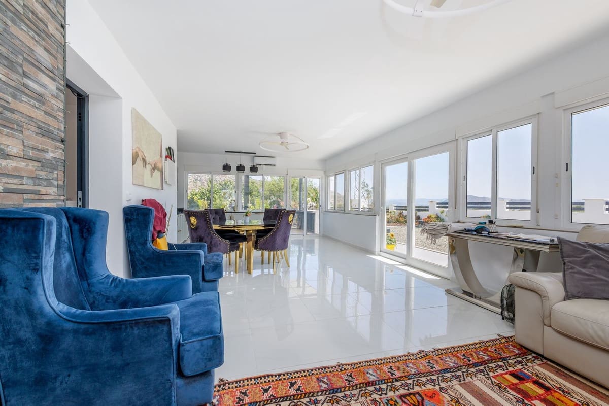 6 bedroom Villa for sale in Coin with pool garage - € 795,000 (Ref: 9861038)