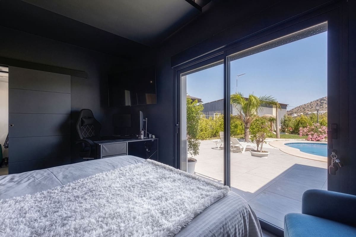 6 bedroom Villa for sale in Coin with pool garage - € 795,000 (Ref: 9861038)
