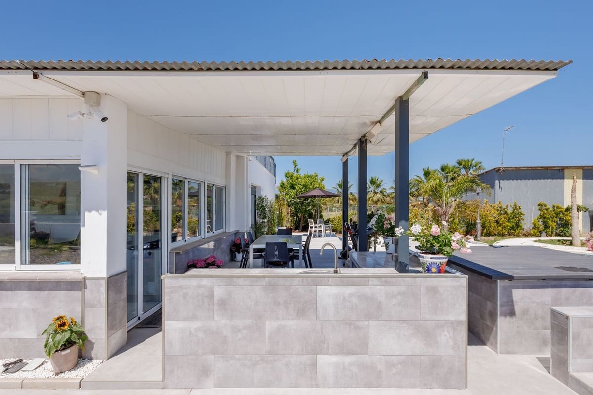 6 bedroom Villa for sale in Coin with pool garage - € 795,000 (Ref: 9861038)