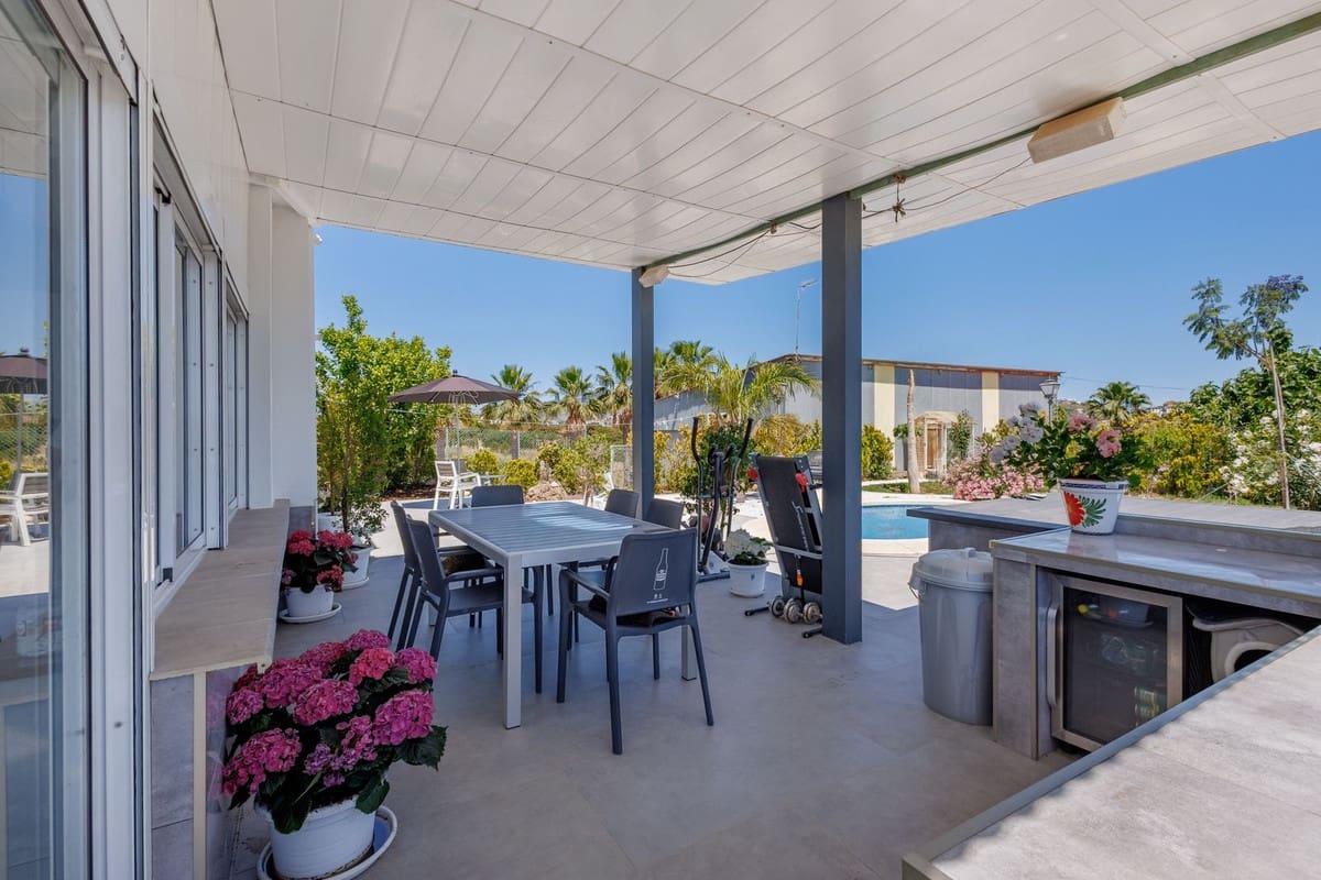 6 bedroom Villa for sale in Coin with pool garage - € 795,000 (Ref: 9861038)