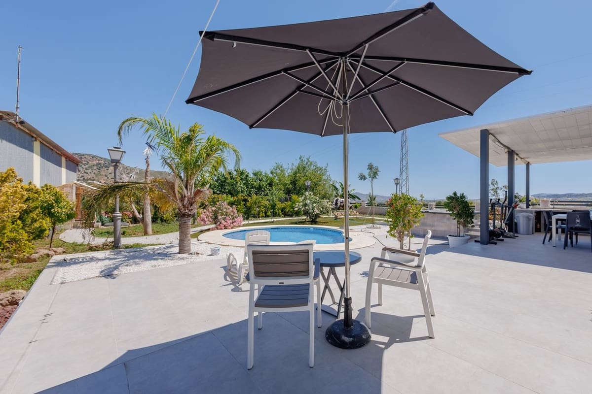 6 bedroom Villa for sale in Coin with pool garage - € 795,000 (Ref: 9861038)