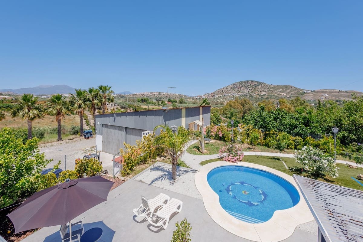 6 bedroom Villa for sale in Coin with pool garage - € 795,000 (Ref: 9861038)
