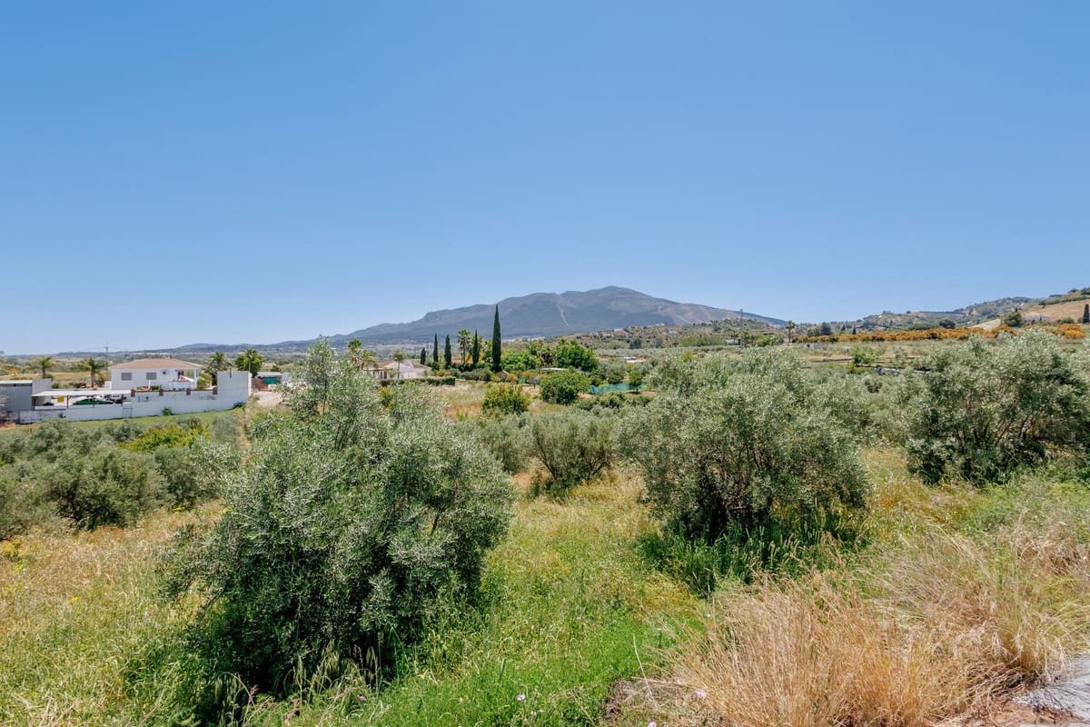 6 bedroom Villa for sale in Coin with pool garage - € 795,000 (Ref: 9861038)
