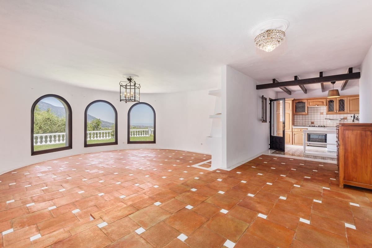 6 bedroom Villa for sale in Coin with pool garage - € 1,195,000 (Ref: 9863496)