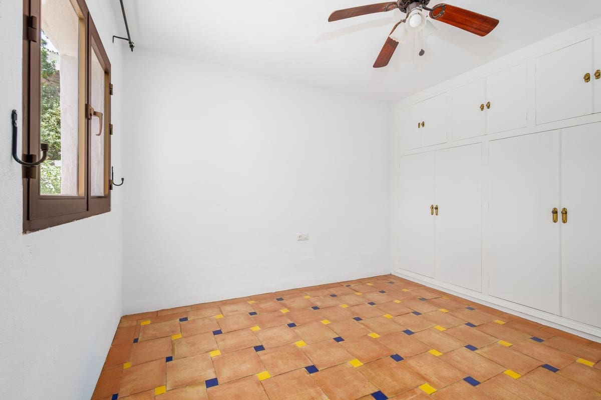 6 bedroom Villa for sale in Coin with pool garage - € 1,195,000 (Ref: 9863496)