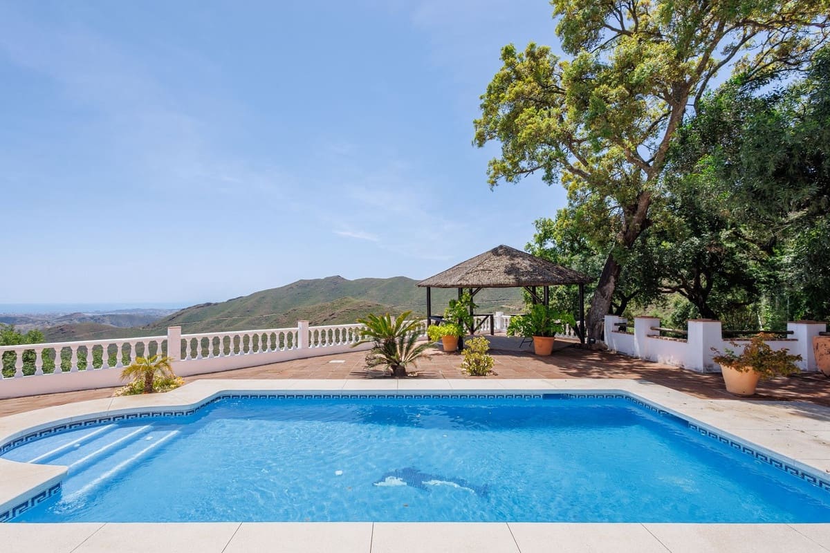 6 bedroom Villa for sale in Coin with pool garage - € 1,195,000 (Ref: 9863496)