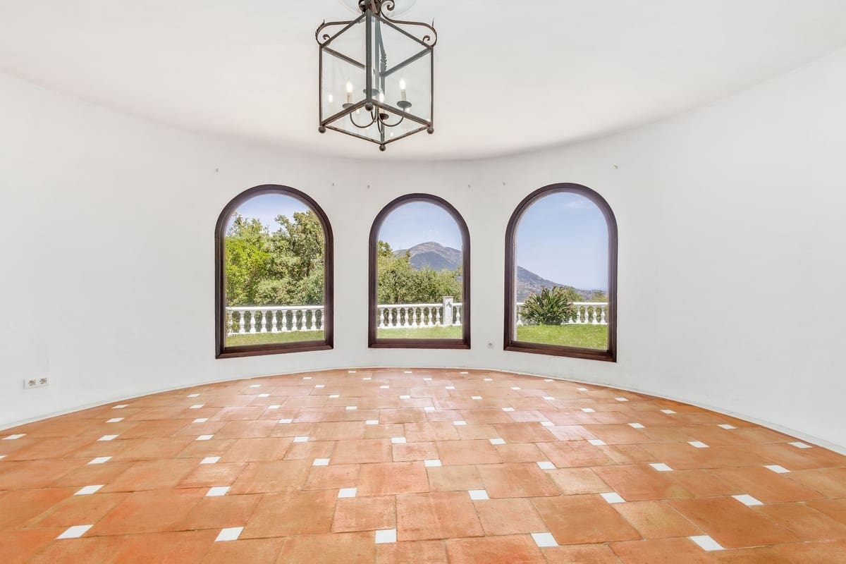 6 bedroom Villa for sale in Coin with pool garage - € 1,195,000 (Ref: 9863496)