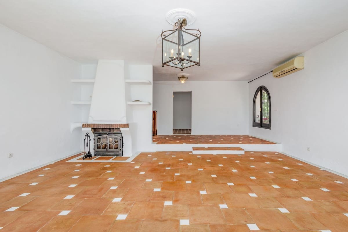 6 bedroom Villa for sale in Coin with pool garage - € 1,195,000 (Ref: 9863496)