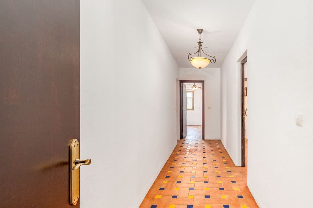 6 bedroom Villa for sale in Coin with pool garage - € 1,195,000 (Ref: 9863496)