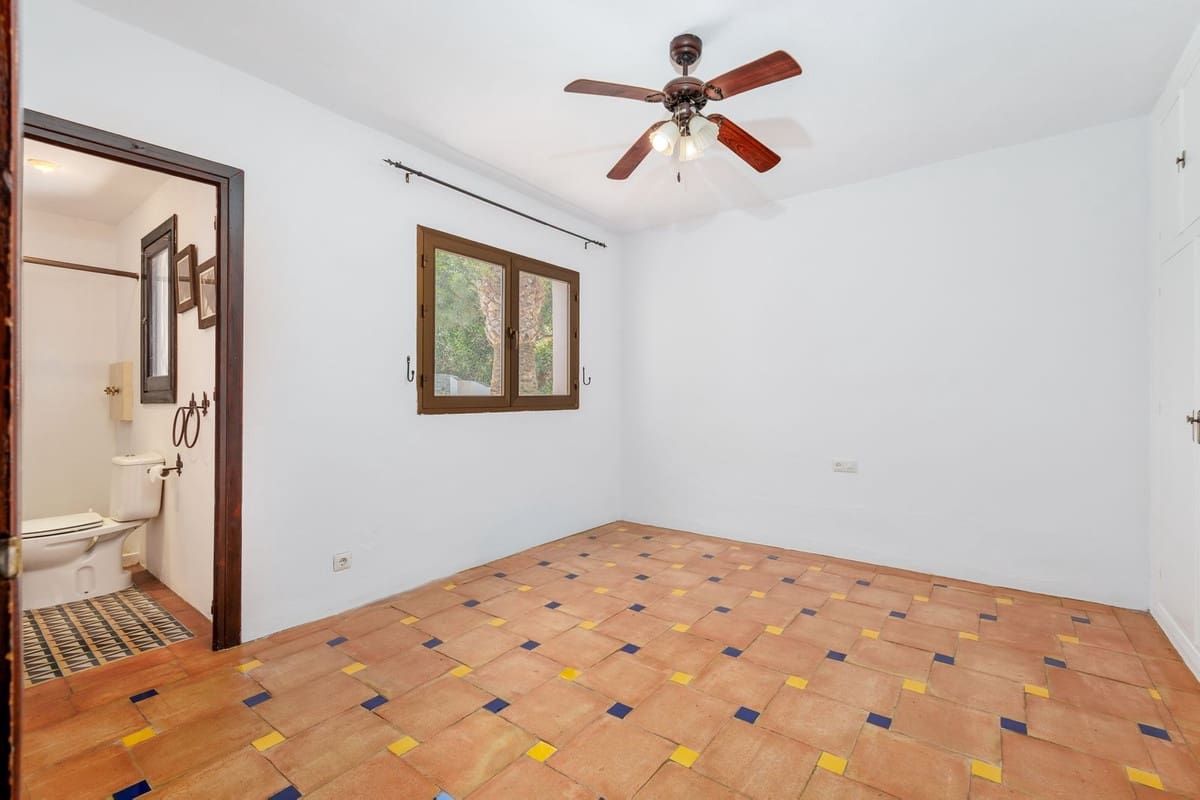 6 bedroom Villa for sale in Coin with pool garage - € 1,195,000 (Ref: 9863496)