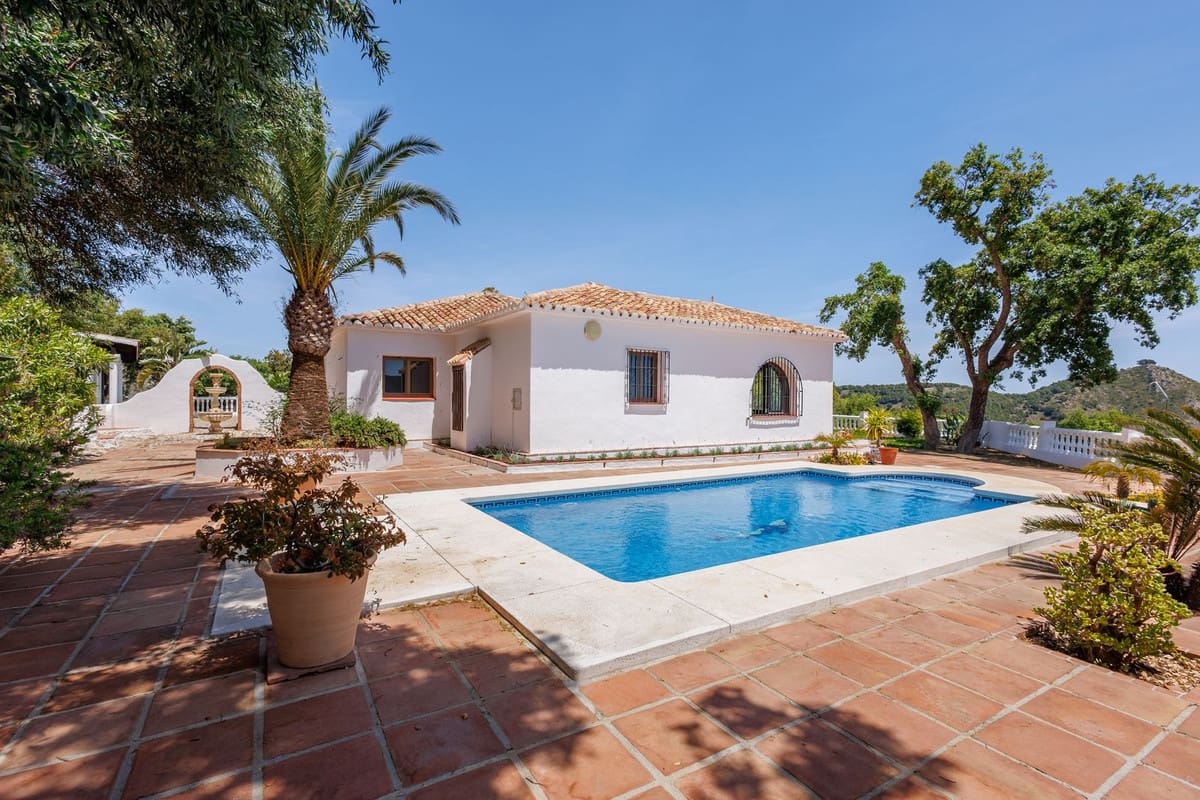 6 bedroom Villa for sale in Coin with pool garage - € 1,195,000 (Ref: 9863496)