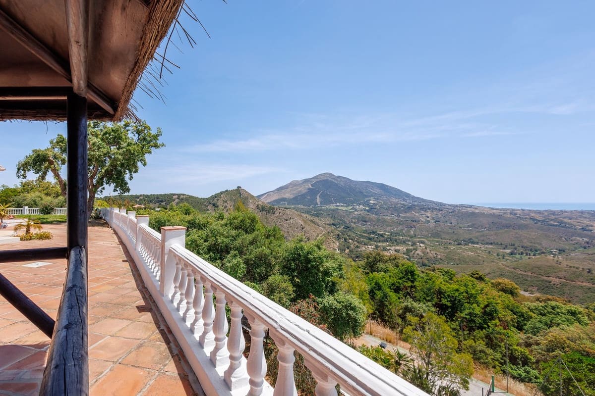 6 bedroom Villa for sale in Coin with pool garage - € 1,195,000 (Ref: 9863496)