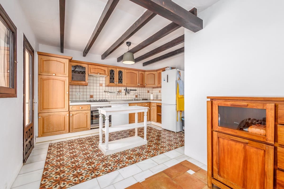 6 bedroom Villa for sale in Coin with pool garage - € 1,195,000 (Ref: 9863496)