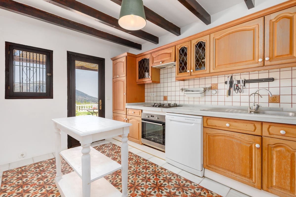 6 bedroom Villa for sale in Coin with pool garage - € 1,195,000 (Ref: 9863496)