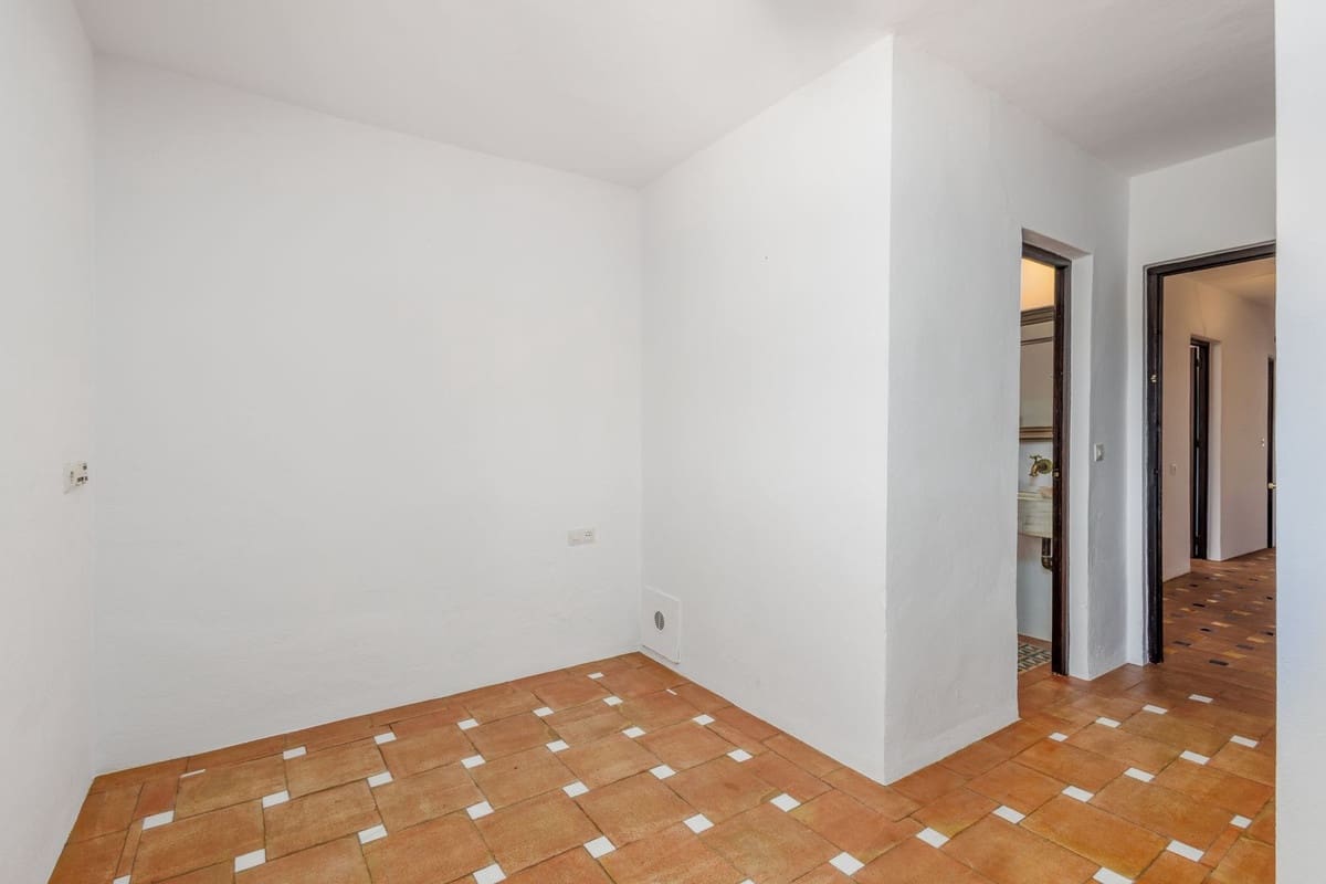 6 bedroom Villa for sale in Coin with pool garage - € 1,195,000 (Ref: 9863496)