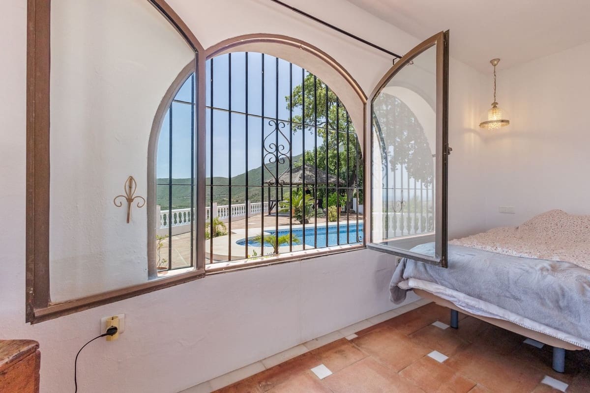 6 bedroom Villa for sale in Coin with pool garage - € 1,195,000 (Ref: 9863496)