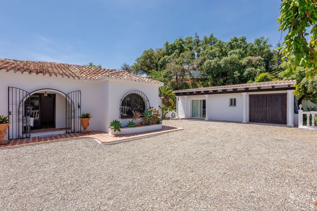6 bedroom Villa for sale in Coin with pool garage - € 1,195,000 (Ref: 9863496)