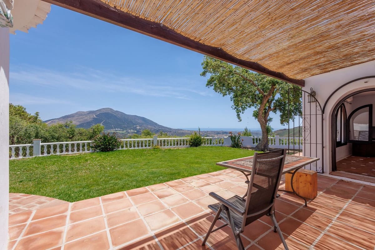 6 bedroom Villa for sale in Coin with pool garage - € 1,195,000 (Ref: 9863496)