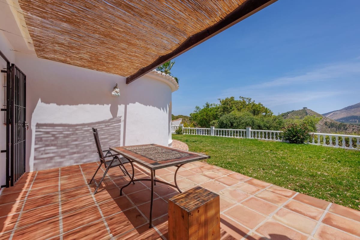 6 bedroom Villa for sale in Coin with pool garage - € 1,195,000 (Ref: 9863496)