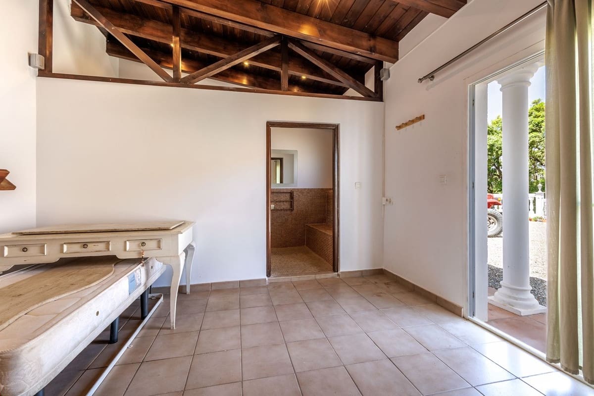 6 bedroom Villa for sale in Coin with pool garage - € 1,195,000 (Ref: 9863496)