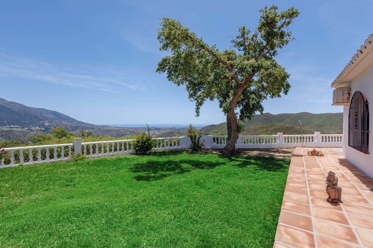 6 bedroom Villa for sale in Coin with pool garage - € 1,195,000 (Ref: 9863496)