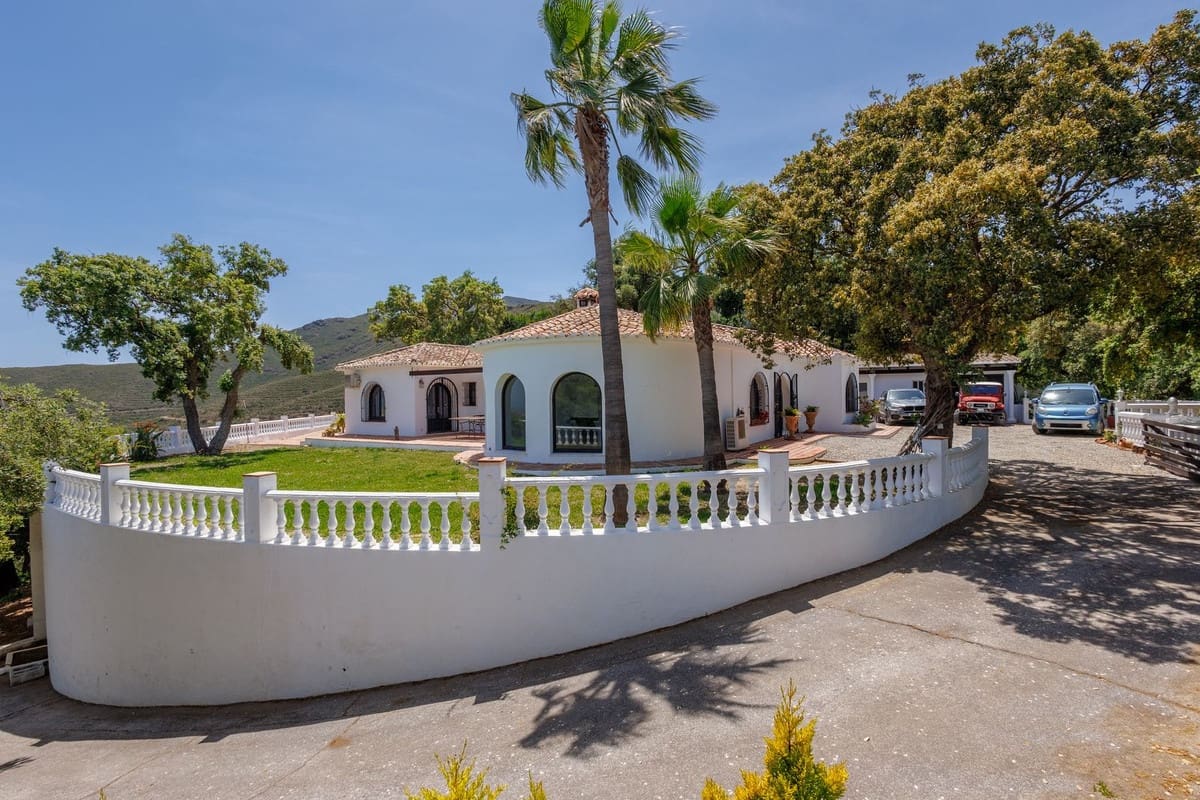 6 bedroom Villa for sale in Coin with pool garage - € 1,195,000 (Ref: 9863496)