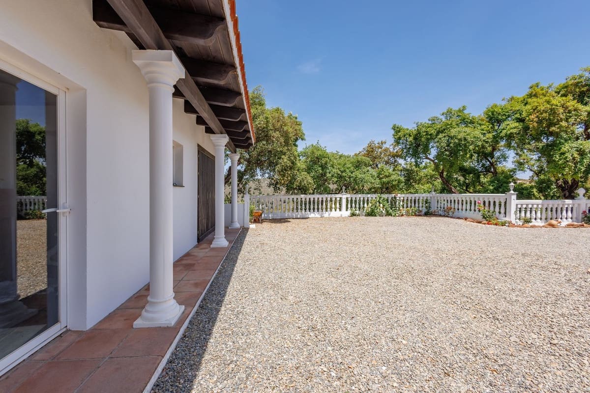 6 bedroom Villa for sale in Coin with pool garage - € 1,195,000 (Ref: 9863496)