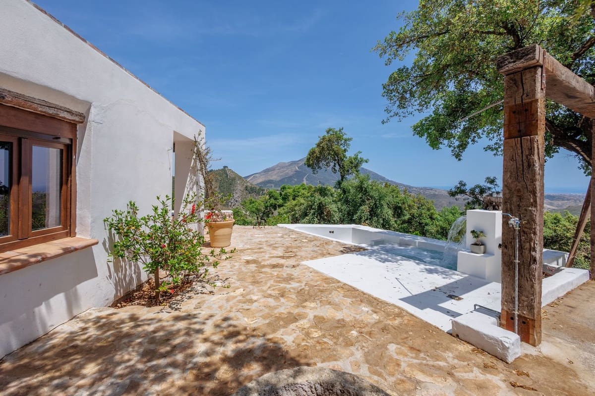 6 bedroom Villa for sale in Coin with pool garage - € 1,195,000 (Ref: 9863496)