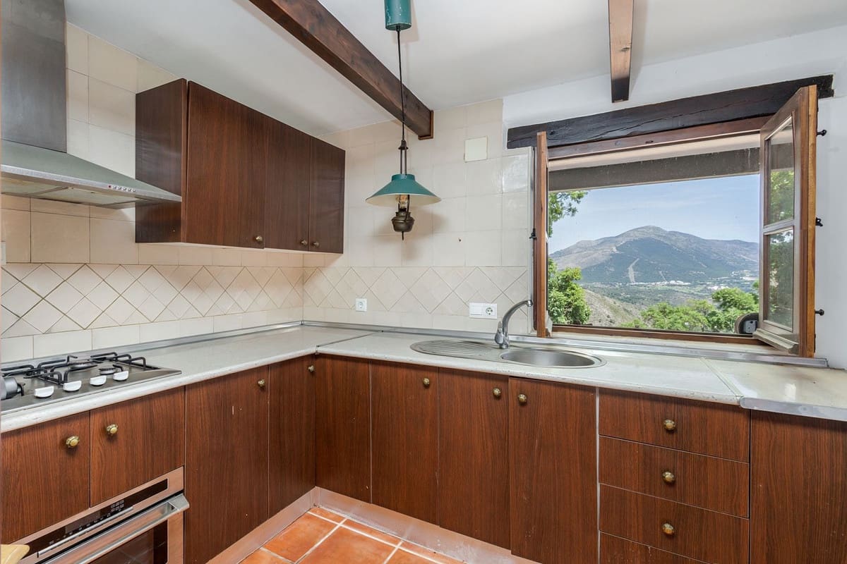 6 bedroom Villa for sale in Coin with pool garage - € 1,195,000 (Ref: 9863496)