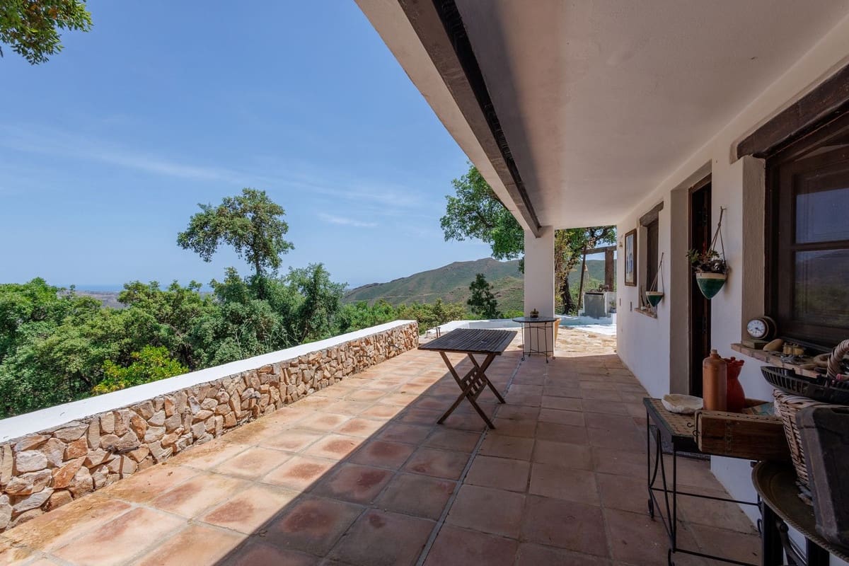 6 bedroom Villa for sale in Coin with pool garage - € 1,195,000 (Ref: 9863496)
