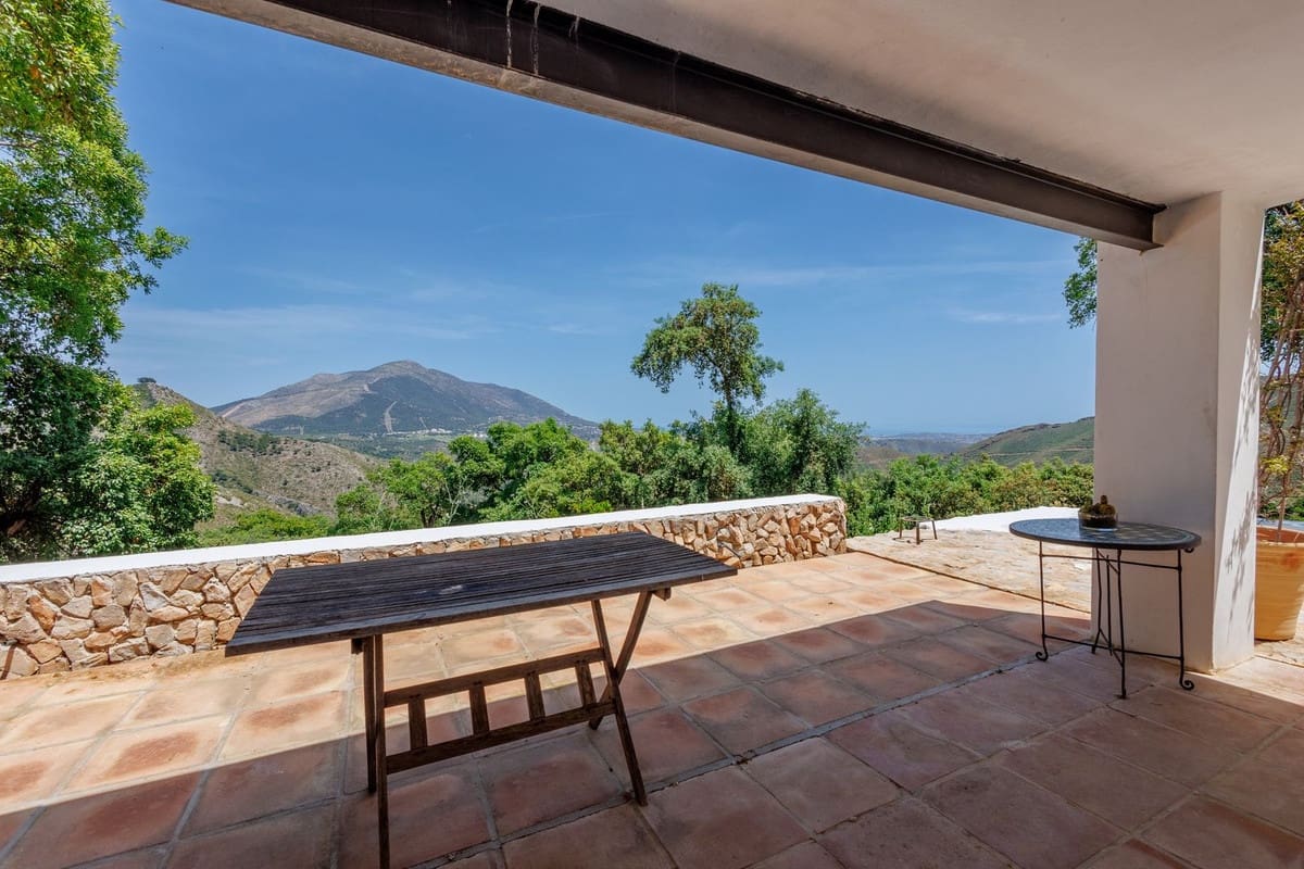 6 bedroom Villa for sale in Coin with pool garage - € 1,195,000 (Ref: 9863496)