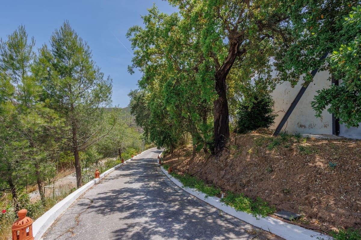 6 bedroom Villa for sale in Coin with pool garage - € 1,195,000 (Ref: 9863496)