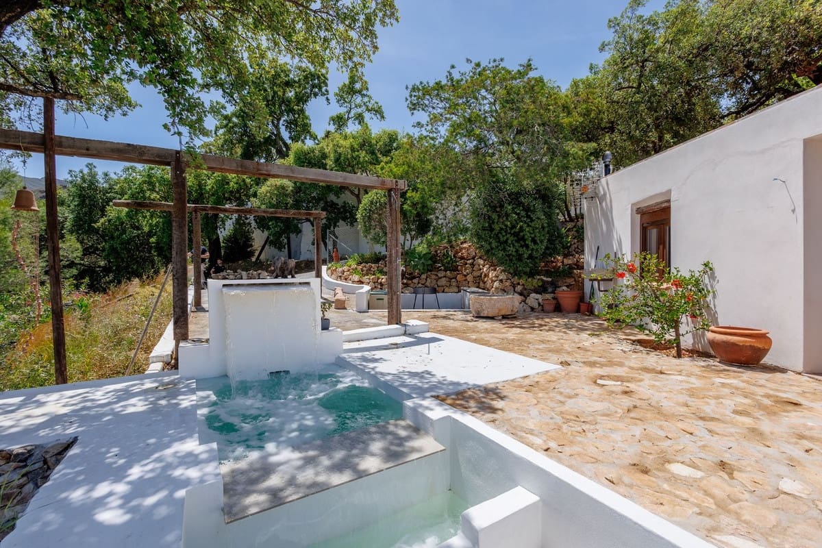 6 bedroom Villa for sale in Coin with pool garage - € 1,195,000 (Ref: 9863496)