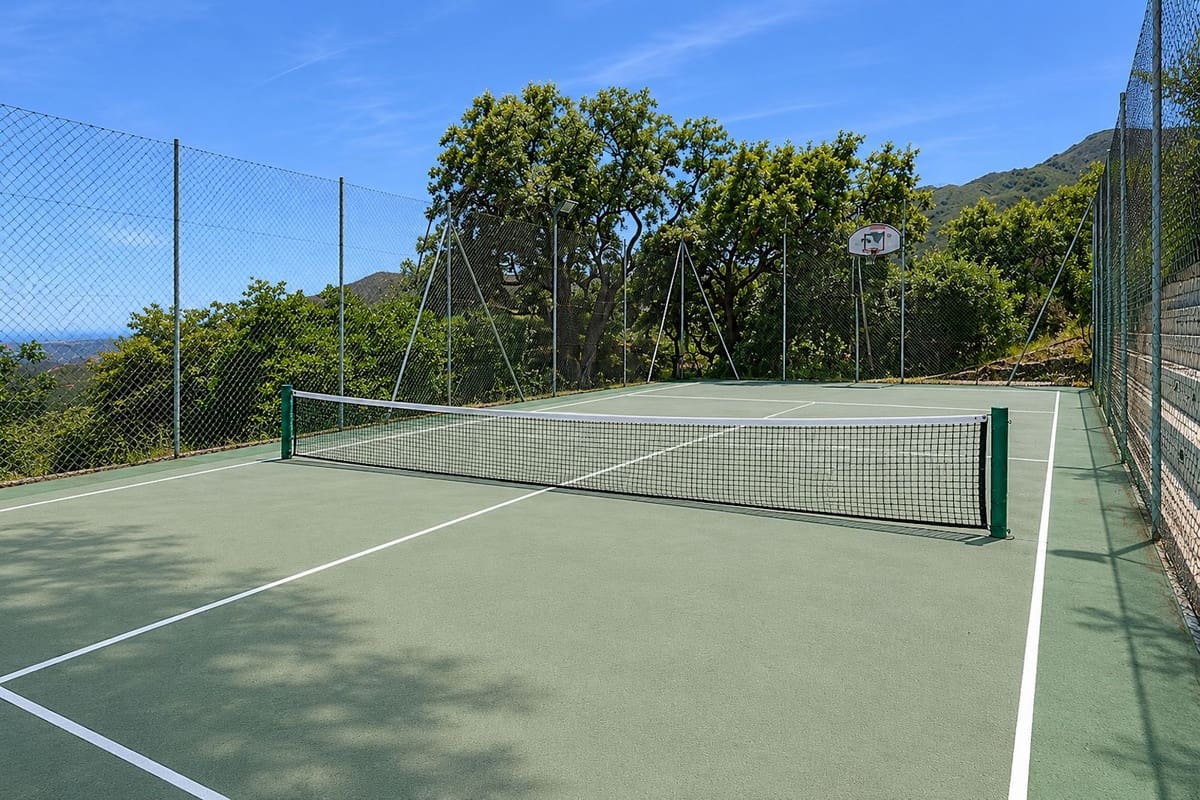 6 bedroom Villa for sale in Coin with pool garage - € 1,195,000 (Ref: 9863496)
