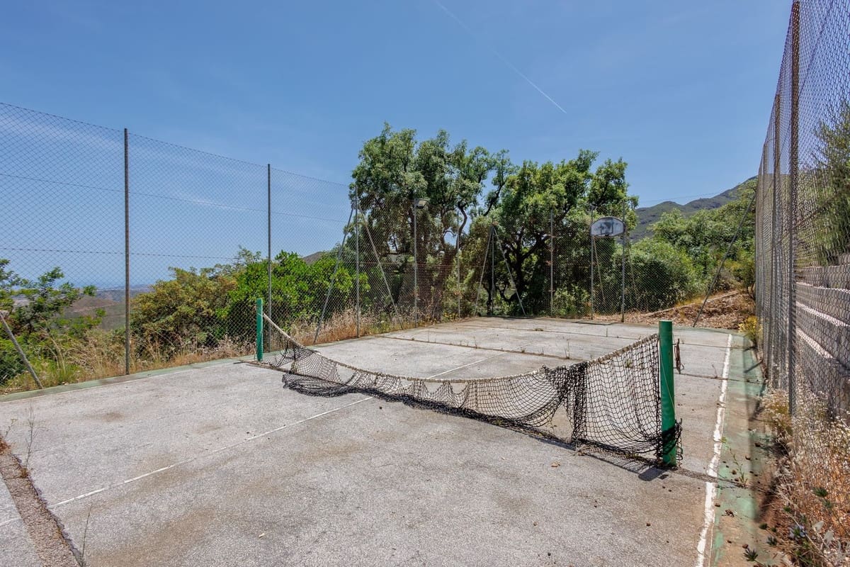 6 bedroom Villa for sale in Coin with pool garage - € 1,195,000 (Ref: 9863496)